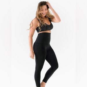 BELLY BANDIT
Mother Tucker Postpartum Compression Leggings